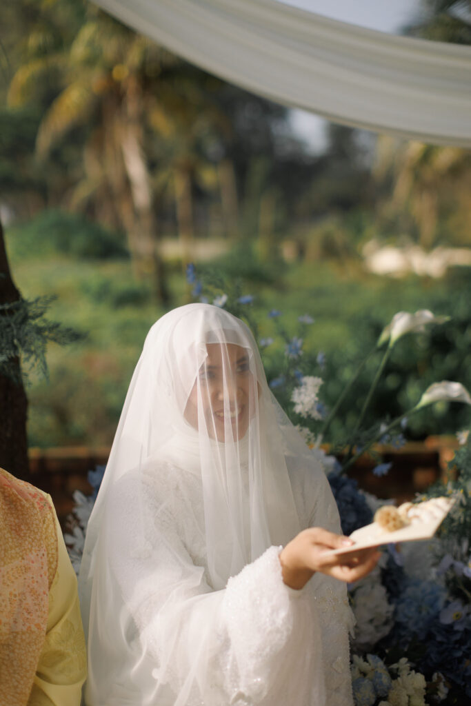 Akad Nikah di Pantai