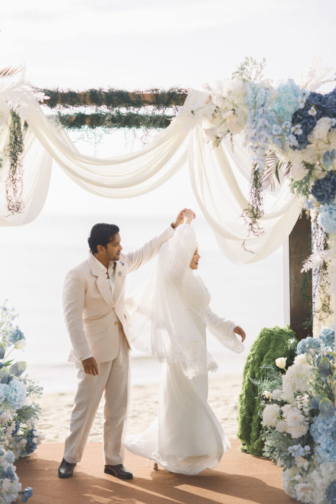 Akad Nikah di Pantai