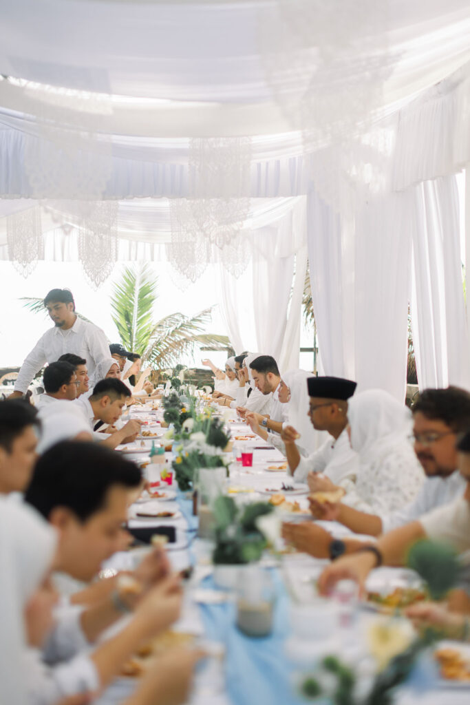 Akad Nikah di Pantai