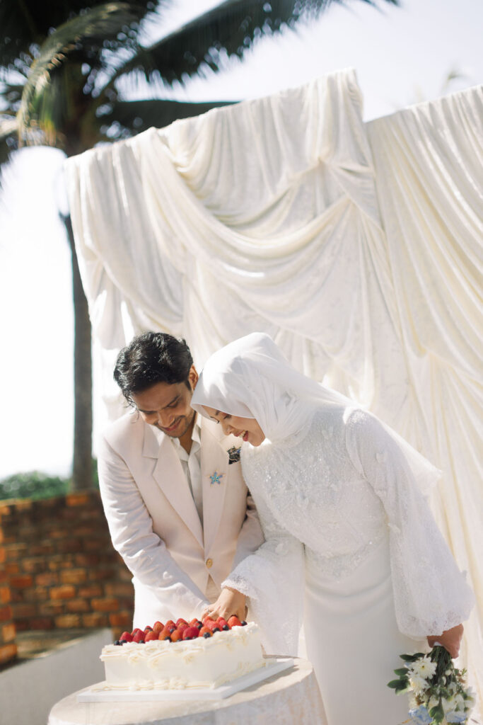 Akad Nikah di Pantai
